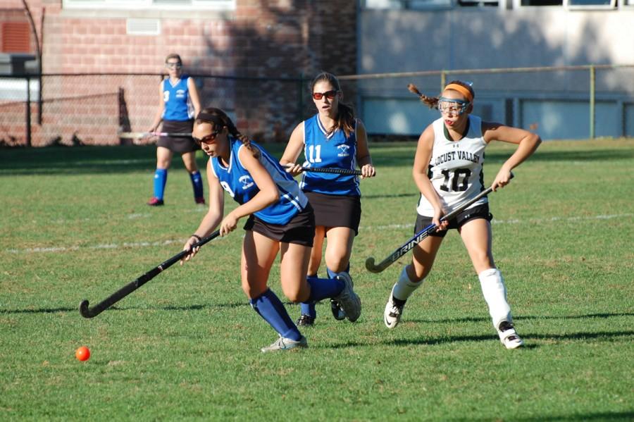 Girls look to avenge last year’s Conference Championship: Varsity field hockey team makes a statement with a victory over Locust Valley