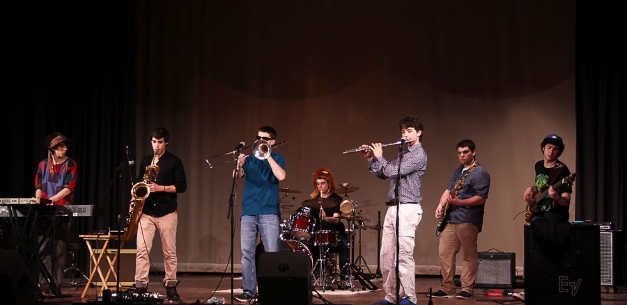 Student Groups Compete In Battle Of The Bands – The Schreiber Times