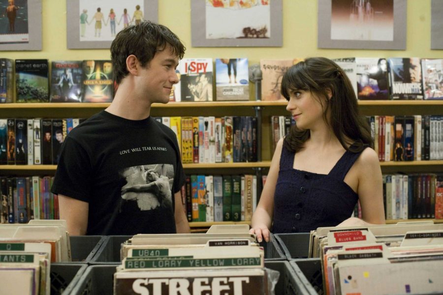 500 Days of Summer is a beloved movie with plenty of romance. The movie tells the offbeat love story of Summer and Tom through the lens of their breakup.