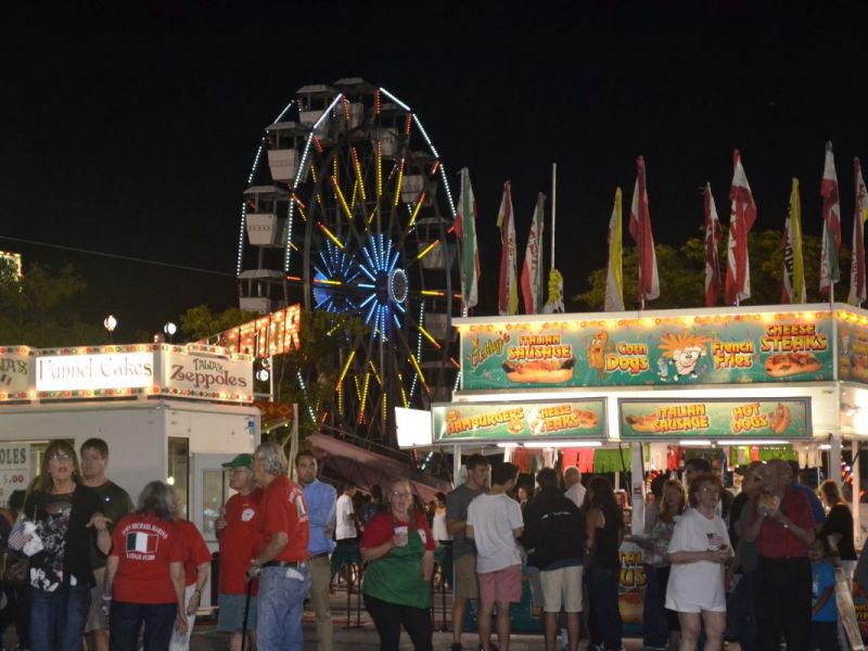 The+Italian+Fest+reserved+an+area+for+Italian+food+vendors.+Here%2C+people+were+able+to+get+a+taste+of+pure+and+authentic+Italian+cooking.