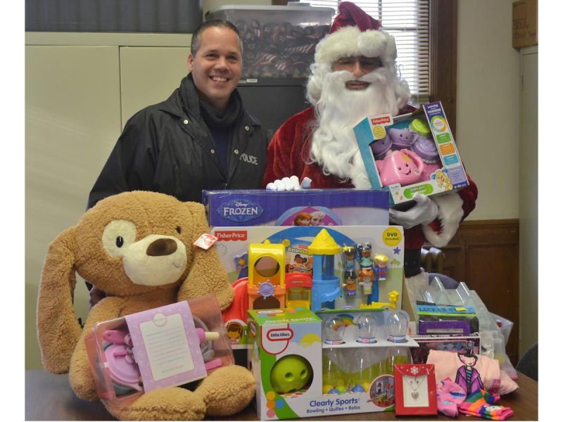 Detective+Guzzello+helping+out+Santa+at+a+toy+drive+in+2016.+He+frequently+makes+appearances+at+local+events+like+the+one+above.