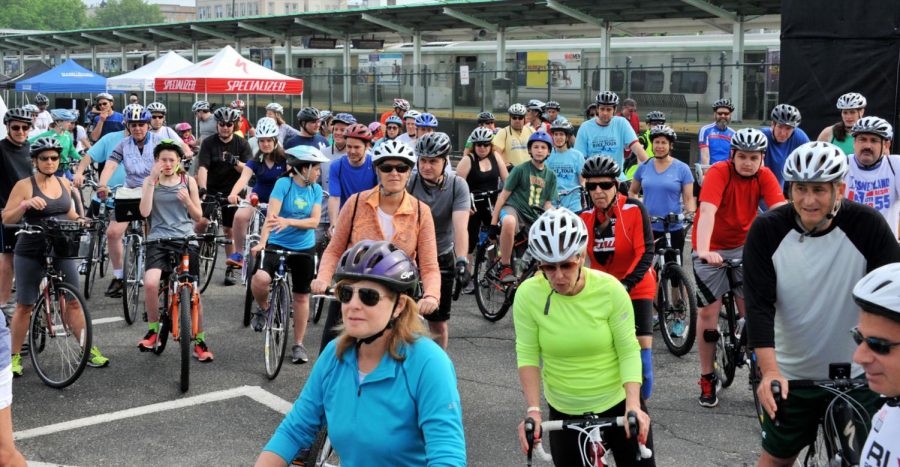 %0APort+Washington+residents+gear+up+for+the+annual+bike+tour+at+the+Port+Washington+train+station.++All+proceeds+were+donated+to+the+Lauri+Strauss+Foundation.+